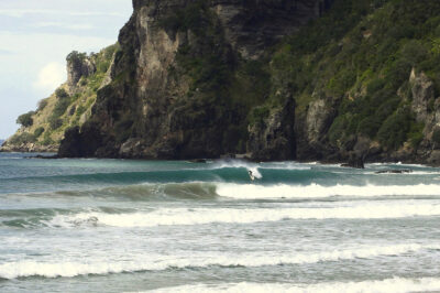 Solo Traveler Surf Camps: New Zealand Guide & Tips